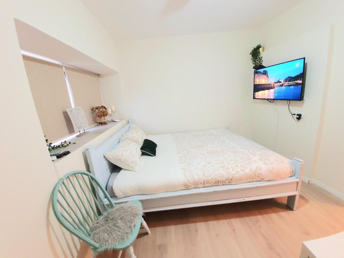 Sunshine Suite Boutique Only 5 Min Walk To The Beach - By Seaelo Eilat Ngoại thất bức ảnh