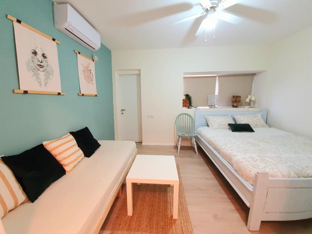 Sunshine Suite Boutique Only 5 Min Walk To The Beach - By Seaelo Eilat Ngoại thất bức ảnh